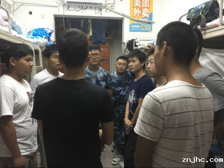 (16级入党积极分子为17级新生进行党团知识宣讲)